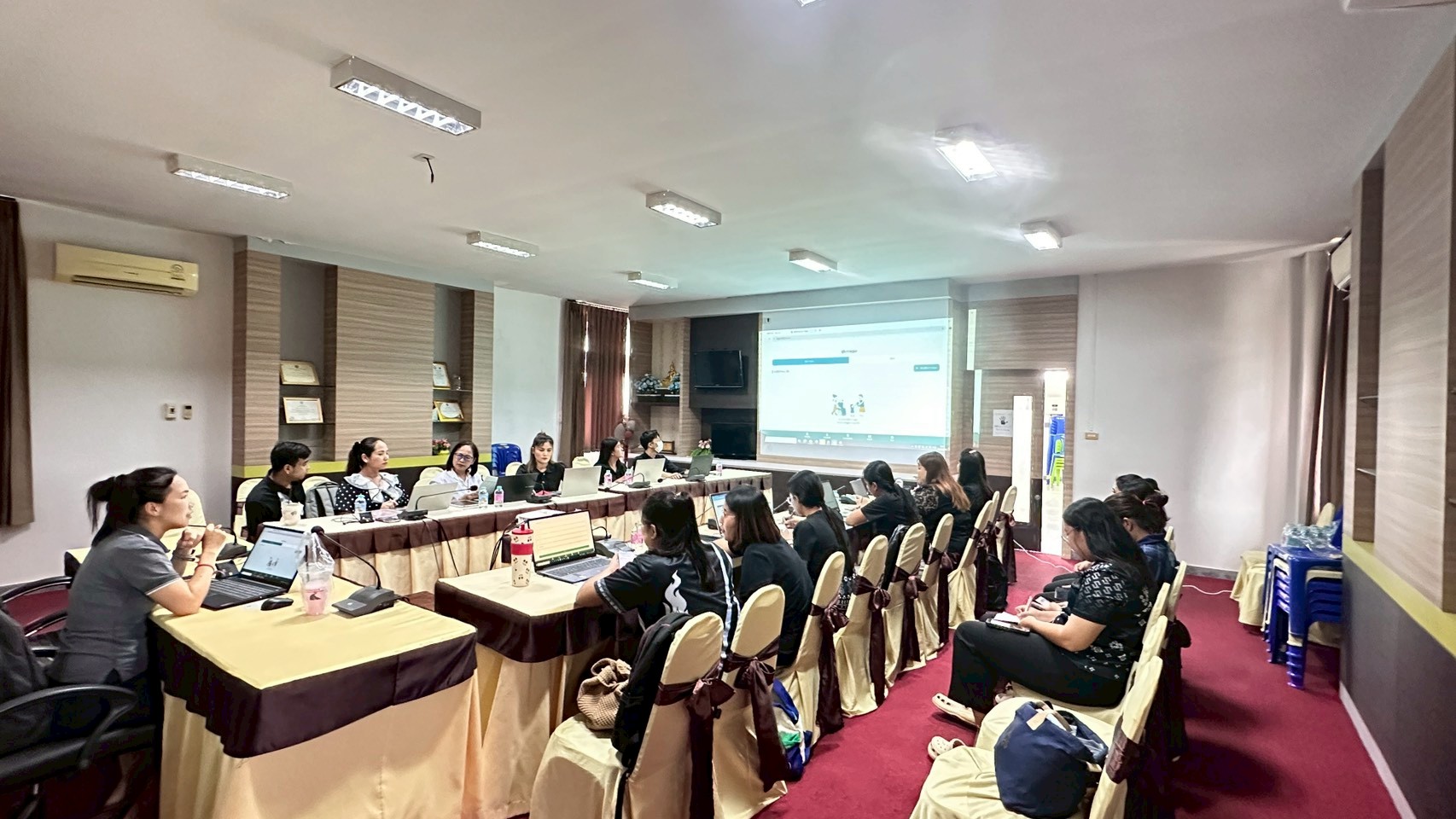 สำนักงานสาธารณสุขอำเภอท่าชนะ จัดประชุมเชิงปฏิบัติการเตรียมความพร้อมสำหรับการบริการเชิงรุก ในการลงทะเบียน Health ID สำหรับประชาชนและลงทะเบียนเพิ่มผู้รับการดูแลในระบบ
       ในการนี้ ขอขอบพระคุณวิทยากรจากโรงพยาบาลท่าชนะ และเจ้าหน้าที่โรงพยาบาลส่งเสริมสุขภาพตำบลทุกแห่ง ที่ให้ความร่วมมือและทุ่มเท เสียสละ เพื่อดำเนินงานให้สำเร็จ